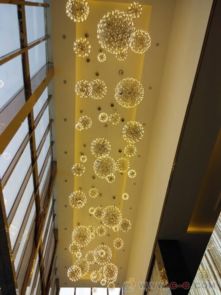 點亮空間的藝術 Moooi 創(chuàng)意煙火系列 LED 火花球吊燈